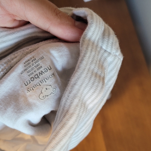 Two hats for newborn 0-3 months - Picture 3 of 3